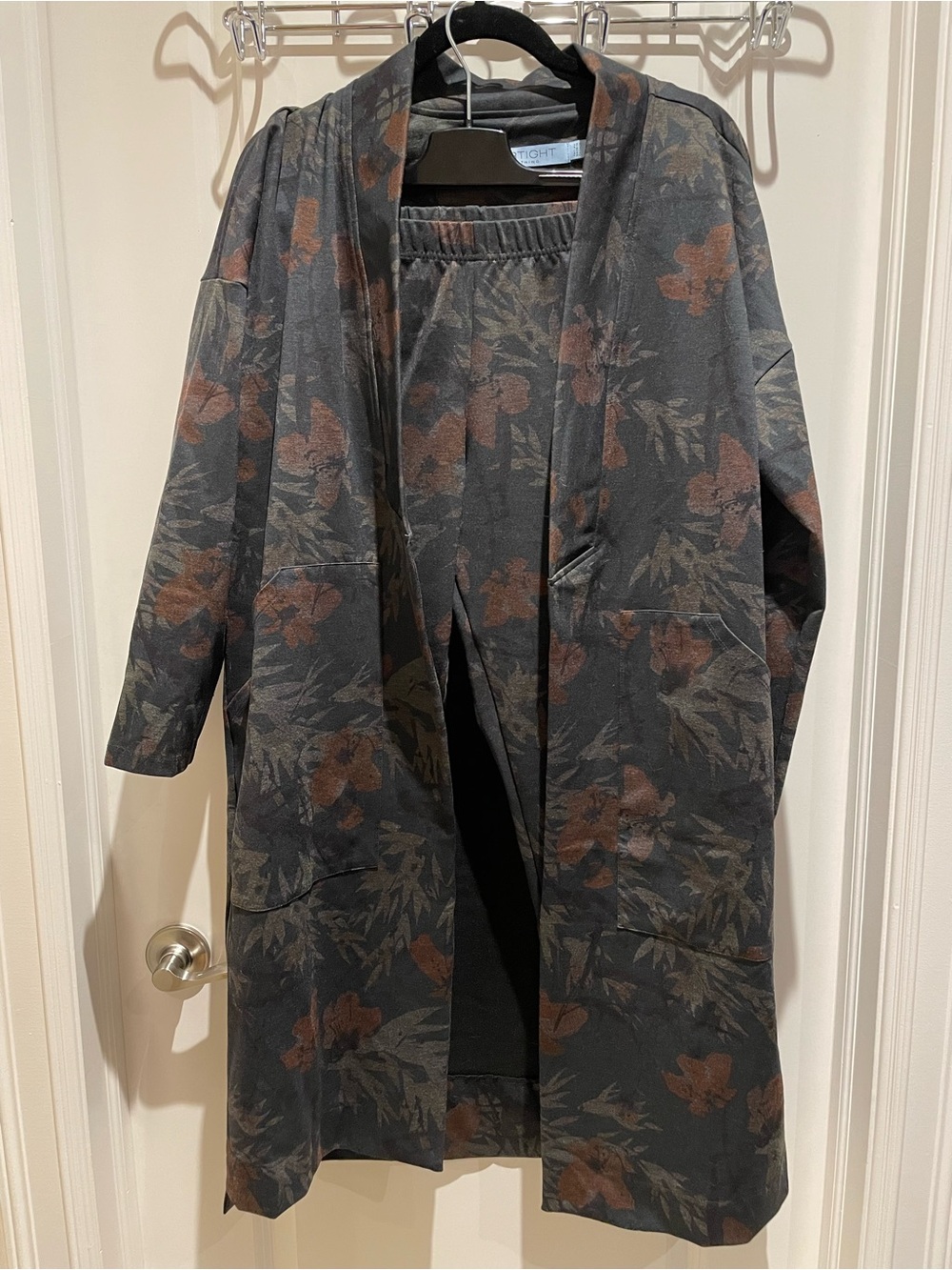 Open-Front Floral Trench Coat and Matching Pants - Dark Gray & Brown